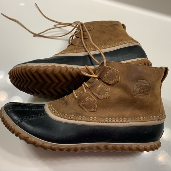 Sorel out and about boots, size 10.5 - Picture 6 of 8